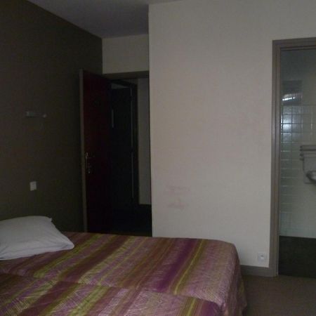 Hotel Du Port กงการ์โน ภายนอก รูปภาพ